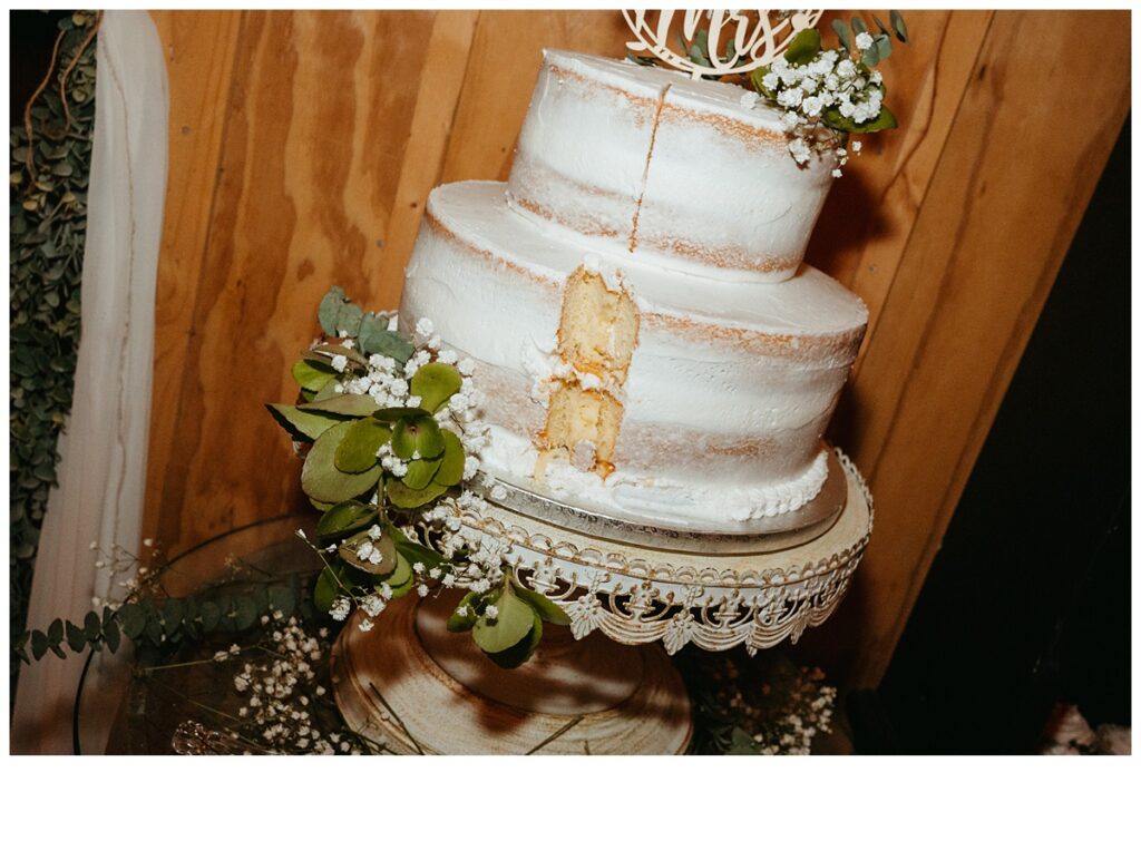 wedding cake cut flash photo