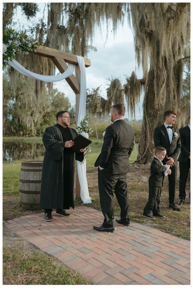 groom turned around before seeing bride