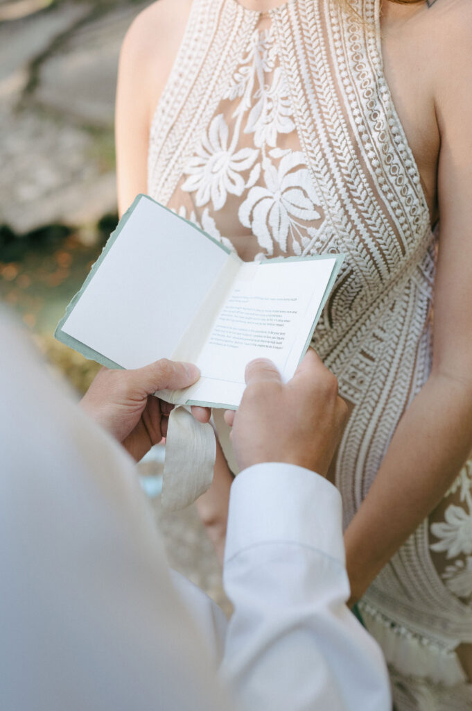 Intimate elopement at Kelly Park Springs in Florida