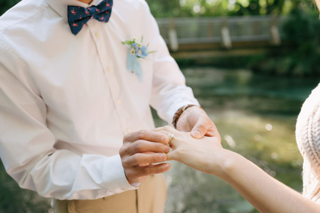 Intimate elopement at Kelly Park Springs in Florida